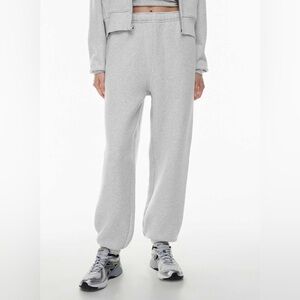 Aritzia TNA Bubble Fleece Boyfriend Fit Joggers in Gray.  Size Medium
